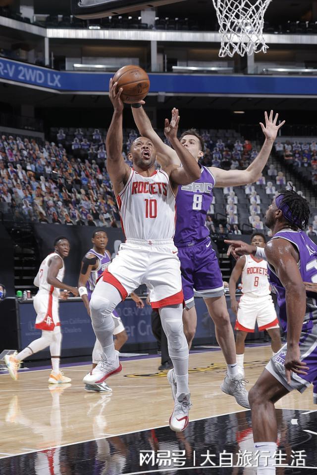 勇士横扫深圳队，福克斯高光表现