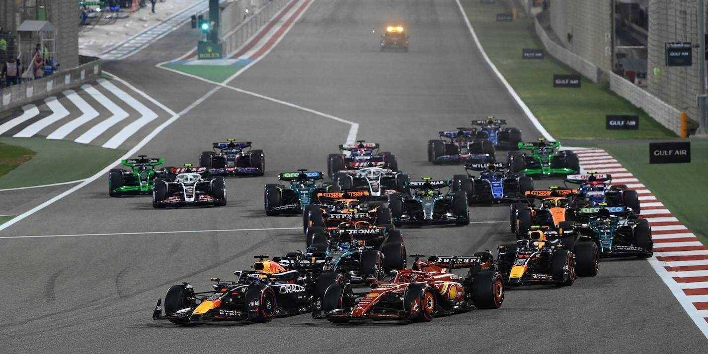 红牛车队轻取法拉利,塞恩斯刷新纪录 红牛车队轻取法拉利,塞恩斯刷新纪录